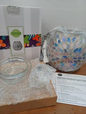 Scentsy 164746652630 Wax Melt Warmer Pearlescent Petals Full Size Is New Box Damaged