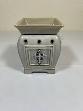 19329 Scentsy Inch Devoted Full Size Warmer Silver Cross Gold And Retired