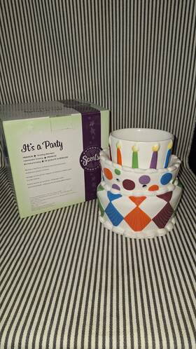29024 Scentsy With Box Its A Party Premium Full Size Goofy Birthday Cake Warmer Retired