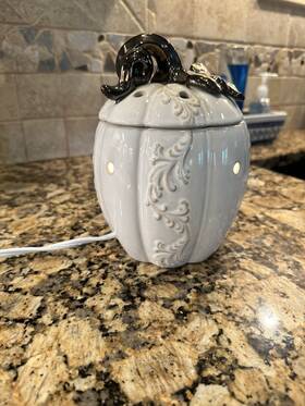 32880 Scentsy Lumina Pumpkin Warmer Autumn Halloween And Thanksgiving Elegant Style