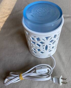 41084 Scentsy Darling Warmer White Ceramic And Glass Blue Sleeve Dish