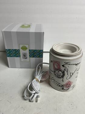 42869 Scentsy Wax Warmer Passport Travel #42869 Retired 6 Inch Full Size With Box Tested