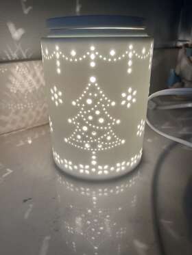 44065 Scentsy Tinsel Christmas Tree And Snow Flakes White 6 Inch Wax Warmer