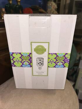 48743 Scentsy Circus Pop Yellow Plug-in Warmer New In Box Spring Glass Not Ceramic