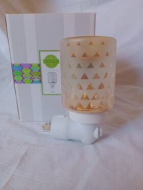 52633 Scentsy Chantilly Lace Nightlight Mini Warmer Wall #52633 Aromatherapy Smell