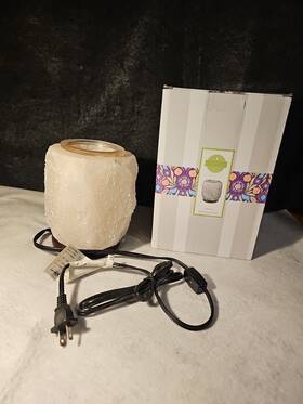 58320 Scentsy Scented White Himalayan Salt Rock Lamp Wax Warmer With Box 6.5 Inch Tall Wood Base