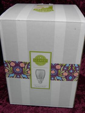 62652 Scentsy Perfect Pearl Iridescent Glass Wall Plug Mini Warmer Open Box