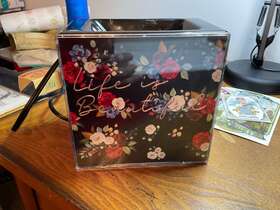 67762 Scentsy Life Is Beautiful Wax Warmer Original Box Used