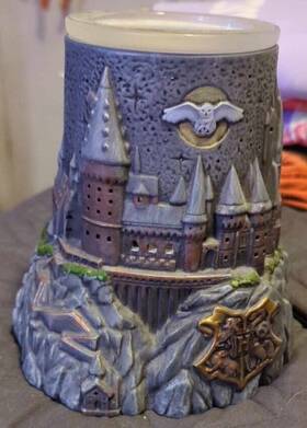 72018 Scentsy Harry Potter Hogwarts Castle Full Size Wax Warmer Pre-owned No Box