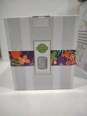 73486 Scentsy Warmer Rooftop Garden Gray And White Embossed Ceramic Floral R