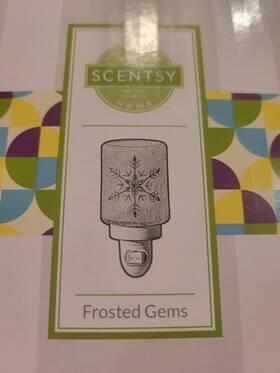 86613 Scentsy Frosted Gems Plug In Mini Warmer Holiday 2023