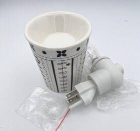 Hd1066-0824 Scentsy Bud Mini Plug In Wall Wax Warmer White And Black With Scented Melts
