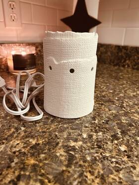29131 Scentsy Inc. Retired Electric Ceramic Wax Warmer White Wall Plug-in