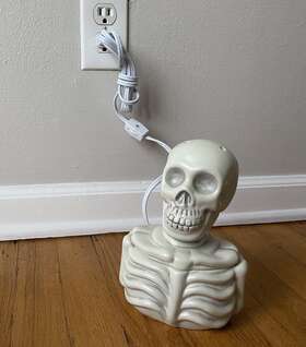 1106-43381 Sentsy Scentsy Mr. Bones Glow In The Dark Skeleton Wax Warmer