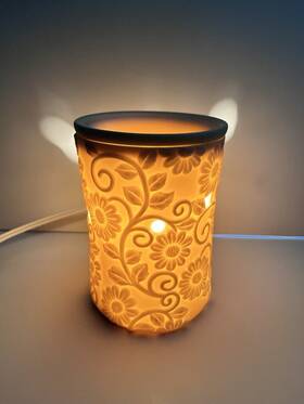 26978 Sentsy Scentsy Flower Vine Full Size Wax Warmer White
