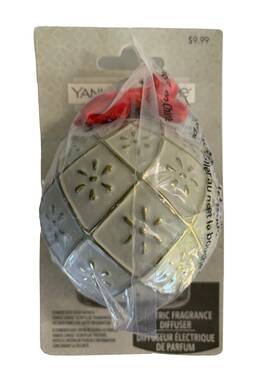 Yankee Candle 192833016157 Christmas Ornament Electric Fragrance Diffuser Plug