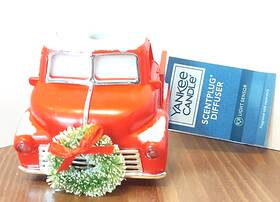 Yankee Candle 192833166791 Light Up Red Holiday Truck Wreath Scent Plug Diffuser New
