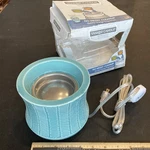 Yankee Candle Scenterpiece Turquoise Blue Easy Meltcup Electric Warmer SPW-121. Fixed Price $44.29.