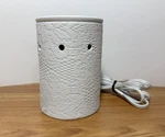 Scentsy Lace Wax Warmer Full Size Retired Premium Matte White Ceramic 26972. Fixed Price $23.99.