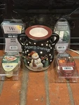 Euc Seasons Greetings Electric Wax WARMER+4 New Yankee Candle Melts. Fixed Price $35.00.