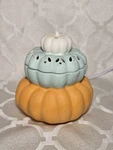 Scentsationals Stacked Pumpkin Ceramic Hot Plate Scented Wax Warmer Autumn Fall. Fixed Price $24.00.