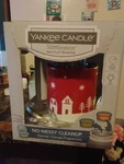 Yankee Candle Scenterpiece Electric Meltcup Warmer W/ Red Apple Wreath Wax. Fixed Price $15.00.