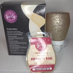 Scentsy Cream Glass Plug In Wax Warmer With Bulb/wild Black Cherry. Fixed Price $26.99.