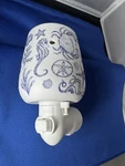 Scentsy Ocean Life Plug-in Wax Warmer Retired Beach Shell Fish Octopus Gift. Fixed Price $15.00.