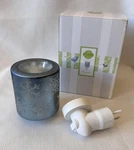 Scentsy Falling Snowflakes Plug-in Electric Wax Warmer. Fixed Price $23.74.