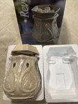 Revive Wax Melt Warmer & Dish Victorian Style Ceramic Melaleuca New In Box. Fixed Price $16.00.