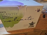 Scentsy 2019 Family Reunion Commemorative Warmer 'no Limits' New Open Box. Fixed Price $60.00.