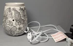 Authentic Scentsy Reimagine Color It Yourself Wax Warmer 2016 Needs Bulb. Fixed Price $20.00.