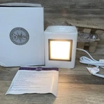 Scentsy Gallery Custom Wax Warmer Sleek White Cube New Nib #23369. Fixed Price $25.50.