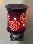Scentsy Daisy Craze Plum Purple Plug-in Wax Warmer Night Light Nib New 2010 Nla. Fixed Price $17.95.