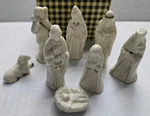 Nativity Miniature Figures Porcelain W/ Gold Accents Set 8 Pcs Cobble Creek Box. Fixed Price $14.95.