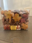 Yankee Candle Autumn Splendor Fragranced Potpourri 2.25 Dry Quart Nos. Fixed Price $13.00.