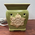 Scentsy E113366 Daphne Electric Wax Warmer 5" Green W/ Flower Retired. Fixed Price $16.00.