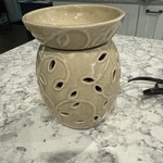 Yankee Candle Leaf Cutout Warmer Comes With 10 Tarts. Fixed Price $8.00.