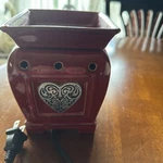 Scentsy Heartfelt Wax Warmer Full Sized Retired #19416, Preowned. Fixed Price $21.10.