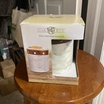 Oak & Rye Full-size Wax Warmer Toron Nib. Fixed Price $10.00.