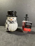 Bath & Body Works Snowman Wallflowers Plug With Tis The Season Refill. Fixed Price $21.95.