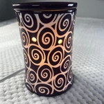 Scentsy Dsw Gig Purple Swirl Electric Wax Warmer Melter Light Bulb 120V 25W. Fixed Price $18.00.