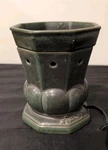 Scentsy Dsw-verd Green Octagonal Full Size Wax Warmer Retired. Fixed Price $17.99.