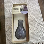 Yankee Candle Reed Diffuser Lilac Blossoms New In Box. Fixed Price $15.00.