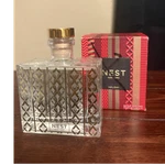 Nest New York Holiday Reed Diffuser 5.9 Fl With Bundle Candle 8.1OZ. Fixed Price $50.00.