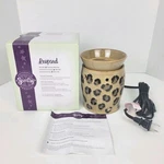 Scentsy Deluxe Warmer Classic Leopard Print Retired Complete W/bulb Original Box. Fixed Price $29.99.