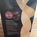 Nib Scentsy Cream Glass Plug-in Warmer Retired. Fixed Price $22.99.