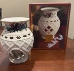 Lenox Winter Greetings Wax Fragrance Warmer Ivory Holly Ribbon Holiday Christmas. Fixed Price $11.00.