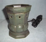 Scentsy Full Size Wax Warmer Dsw-verd Green Octagon Pedestal. Fixed Price $10.98.
