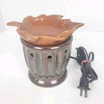 Scentsy Full-size Warmer Plymouth Autumn Leaf Retired No Bulb. Fixed Price $19.99.